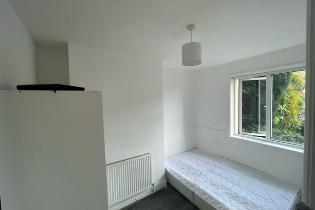 13, Coventry photo 5