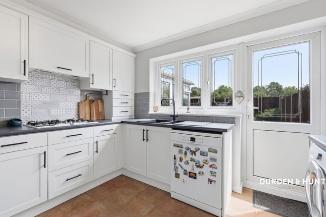 19 Heron Flight Avenue, Hornchurch photo 4