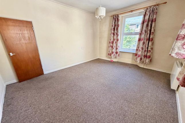 Flat, 6, Folkestone Court, Weston-Super-Mare photo 4