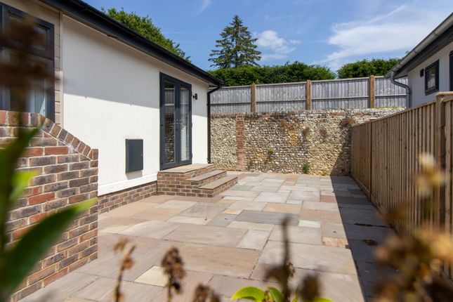 22 Valdean Park, The Dean, Alresford photo 3
