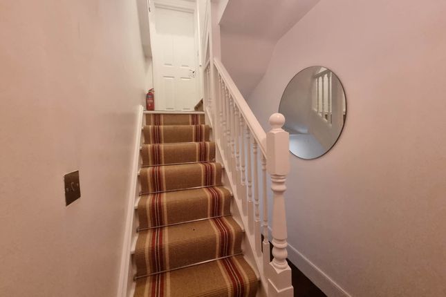 Room to rent in Alexandra Road, London