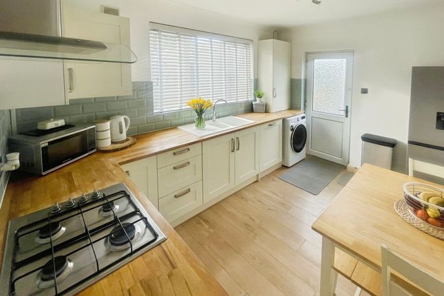 59 Shakespeare Avenue, Bridgend photo 4
