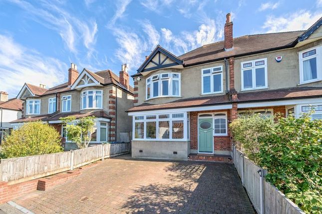 57, Kendall Avenue South, South Croydon photo 2