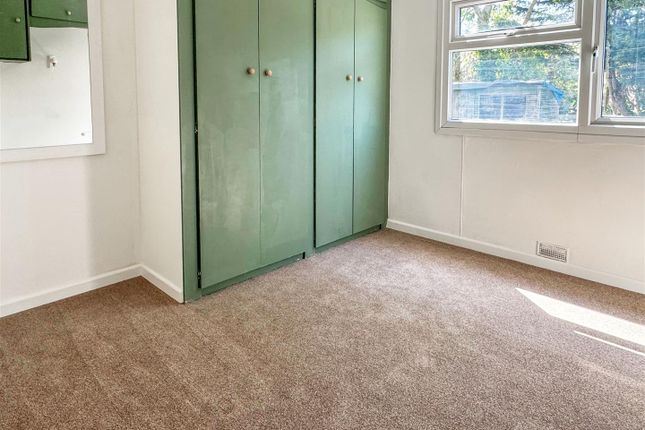 5 Aldingbourne Park, Hook Lane, Chichester photo 4