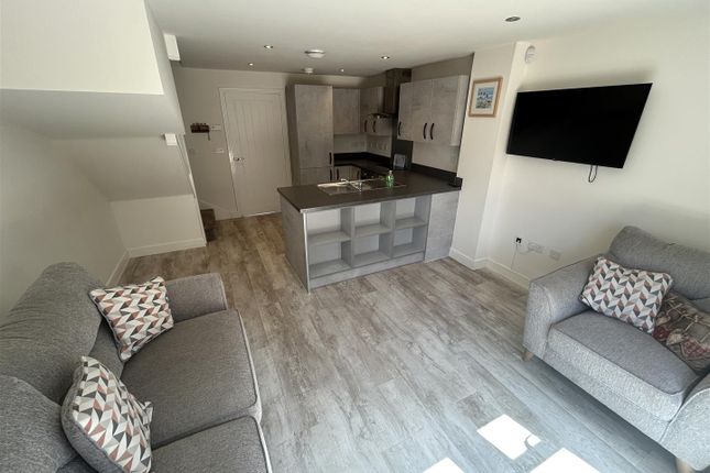 54, Cortland Way, Stourport-On-Severn photo 2