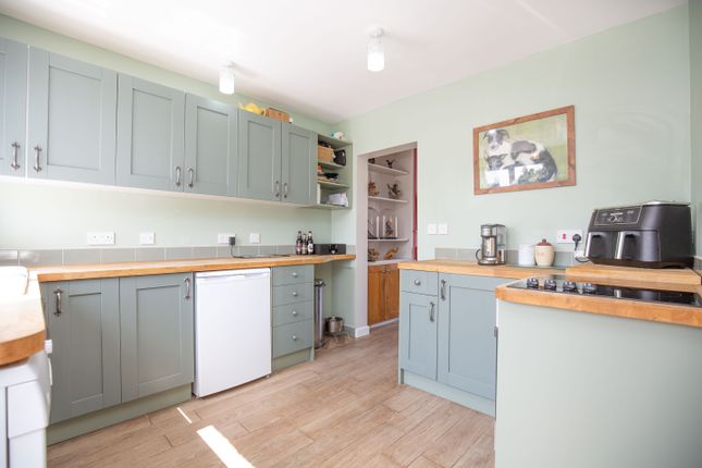 14, Daniel Road, Atherstone photo 3