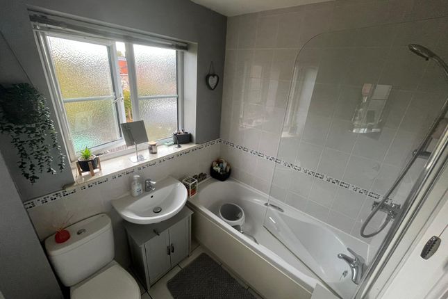 2, Byron Close, Leicester photo 5