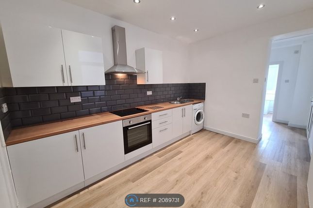 Flat to rent in St. Helens Road, Swansea