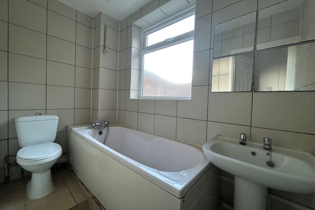 56, East Howdon photo 3