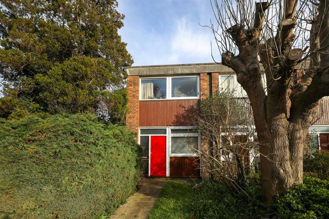 Town house for sale in Winchelsea Close, London