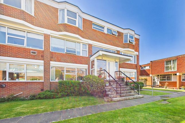 17, The Rowans, Worthing photo 2