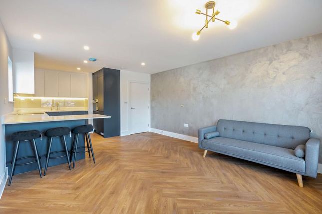 Flat 5  Elderwood Court  250, Bury Street, Ruislip photo 4