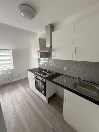 Flat D, 413 Roman Road, London photo 2