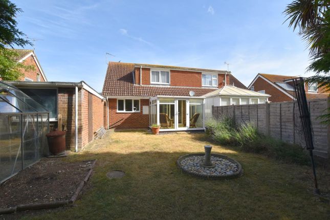 69, Cedar Crescent, Romney Marsh photo 3