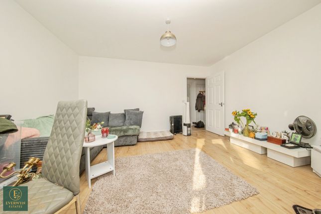 8 Ratcliffe Court, Colchester photo 4