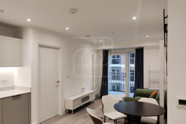 2 Eden Place, London photo 2