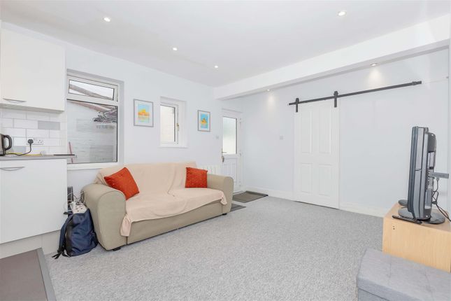 flat 4, 21, Western Place, Worthing photo 4