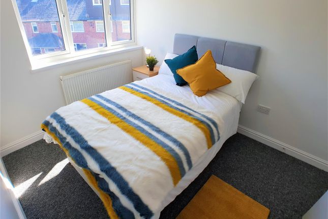 Room 4, 354, Court Oak Road, Birmingham photo 3