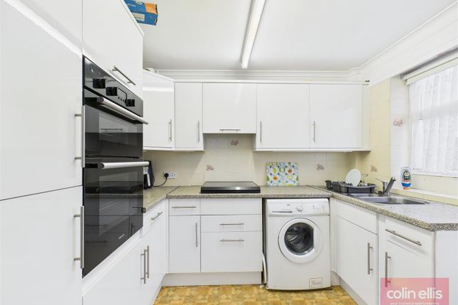 18, Osgodby Hall Road, Scarborough photo 2