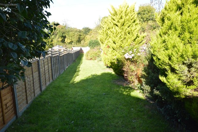 18, Ashby Avenue, Chessington photo 3