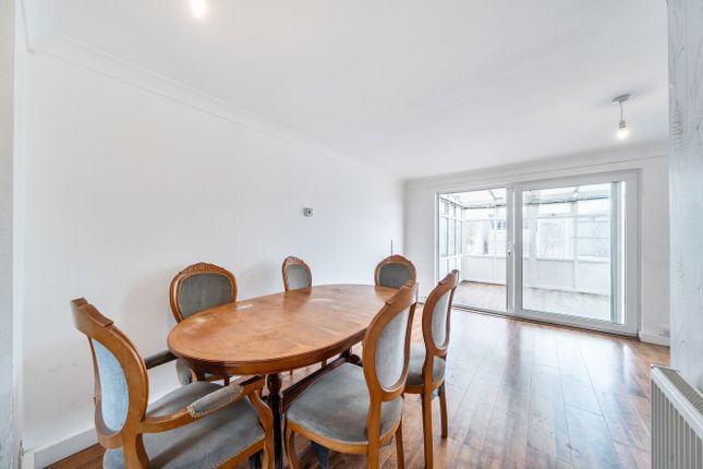 23 Rosemary Close, South Ockendon, Essex photo 4