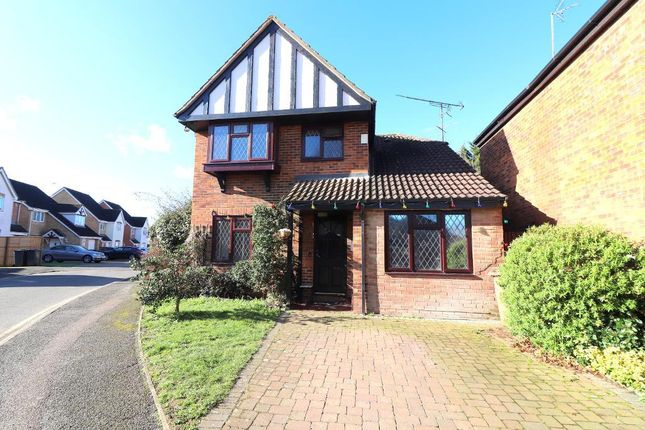 Detached house for sale in Linacres, Luton, Bedfordshire