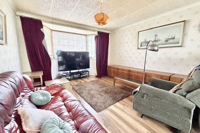 55, Elm Avenue, Grimsby photo 3