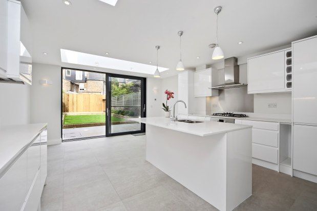 Thumbnail Property to rent in Elliott Road, Chiswick