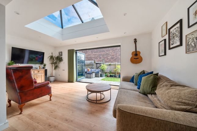 2, Heron Court, Bromley photo 4