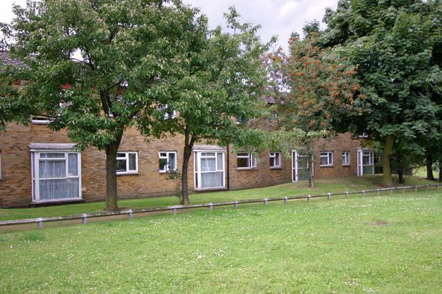 Thumbnail Flat for sale in Spear Close, Luton