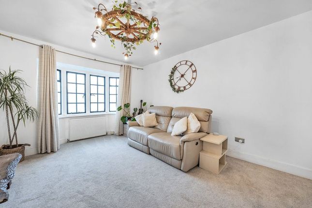 Flat D, 33, South Street, Surrey photo 4