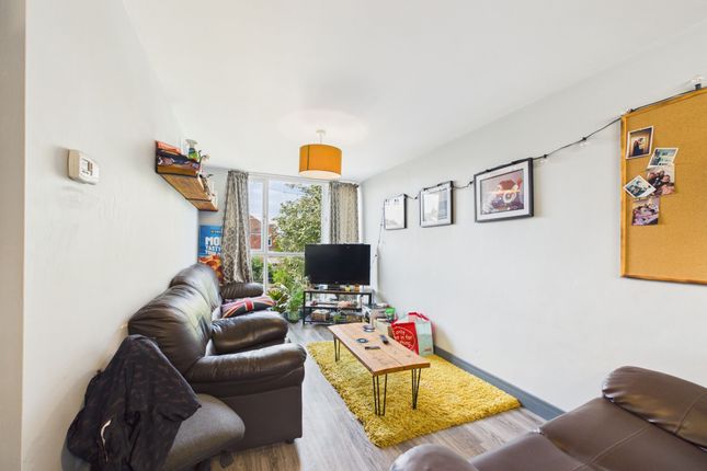 27 Arle Gardens, Cheltenham photo 3
