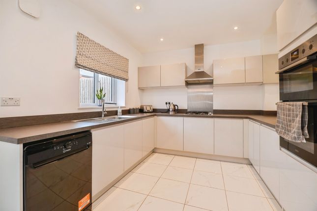 21, Harvest Close, Middlesbrough photo 4