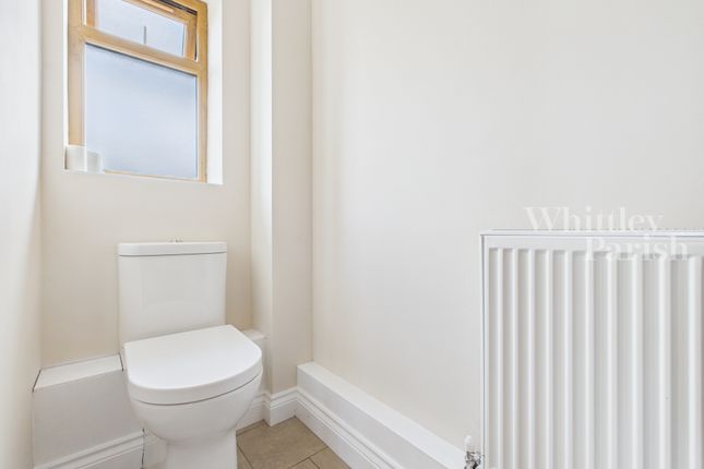 Cam04332G0-Pr0484-Still028