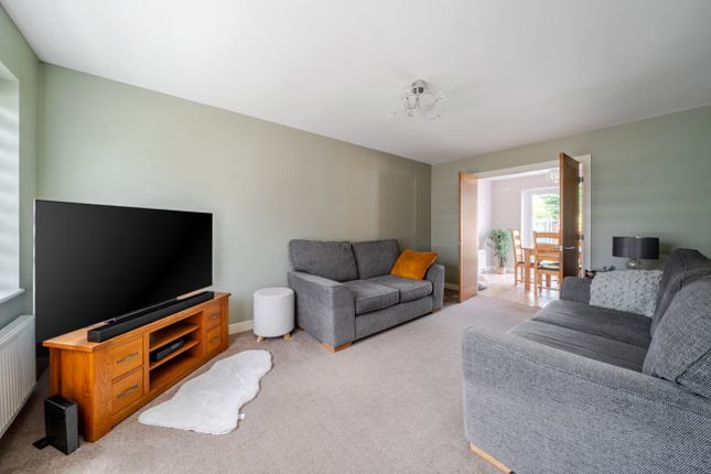 30, Gloria Way, Grimsby photo 3