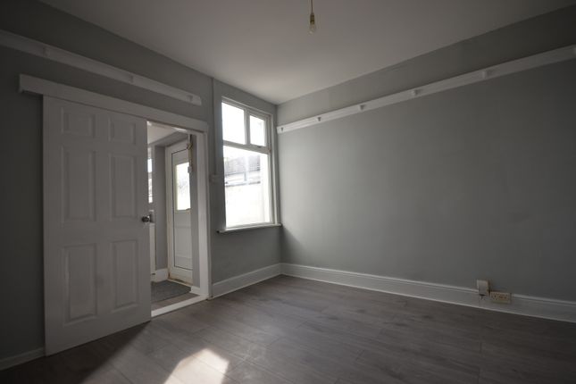 19, Whites Road, Cleethorpes photo 4