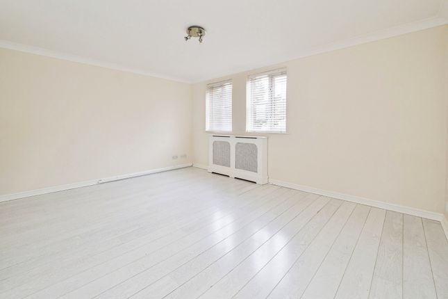 10, Fairmeads, Essex photo 4