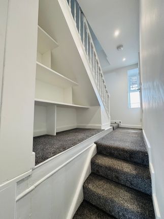 Flat A, 14, Causewayhead, Penzance photo 4