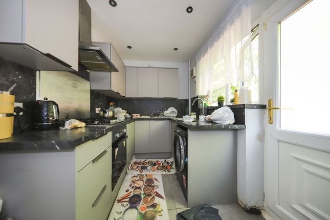 152, Bruford Road, Wolverhampton photo 3