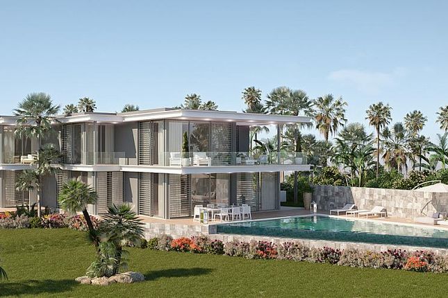 Villa for sale in Cabopino Beach, Spain
