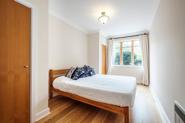 Flat 3, 54, Folgate Street, London photo 3