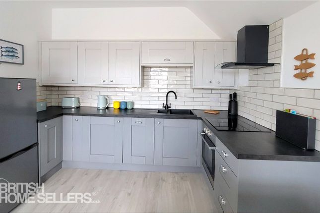 Flat 5, 22A,, Brooklands, North Yorkshire photo 2