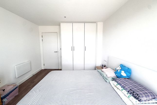Flat Flat 129, 13, Beaufort Square, London photo 3