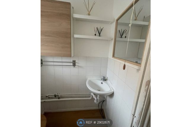 Briarwood Close, Feltham photo 2