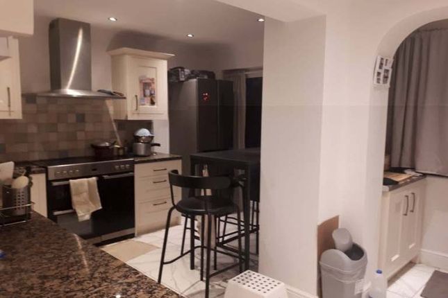 16, Elgin Road, Cheshunt photo 3