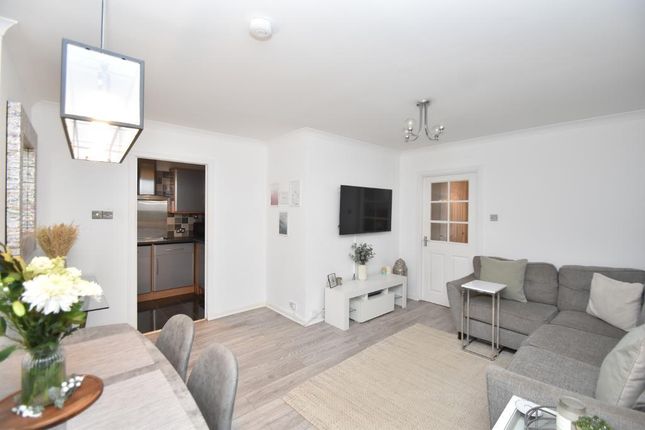 92, Mahon Court, Glasgow photo 4