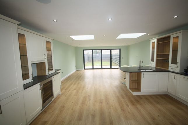 3, Bond Close, Iver Heath photo 3
