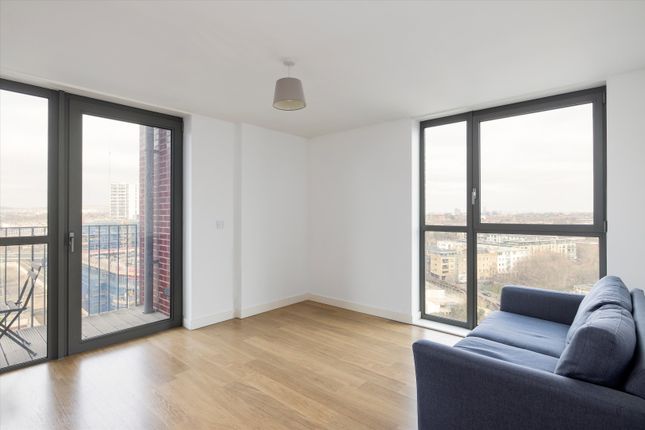 Flat to rent in Rubicon Court, York Way, London