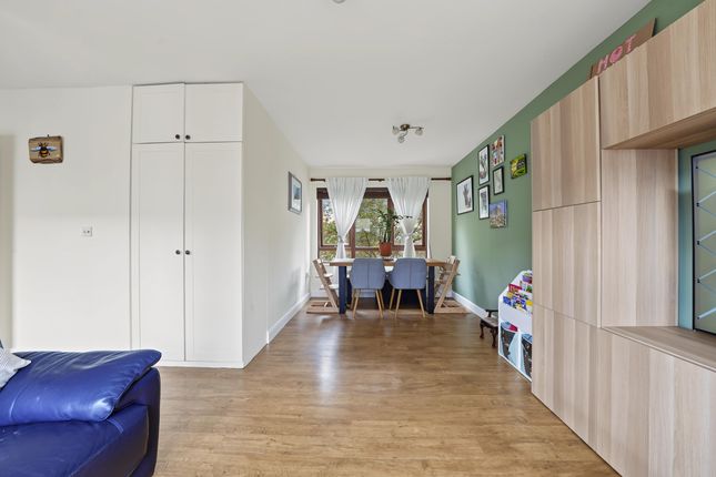 Brabazon Street Poplar, London photo 4