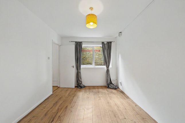 2, Cedar Place, Charlton photo 5